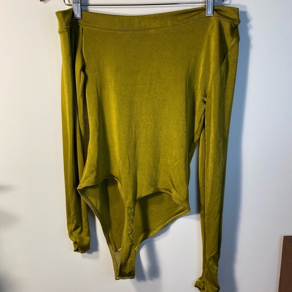 NEW Free People|| asymmetric bodysuit in olive green. Size Medium - Picture 8 of 10